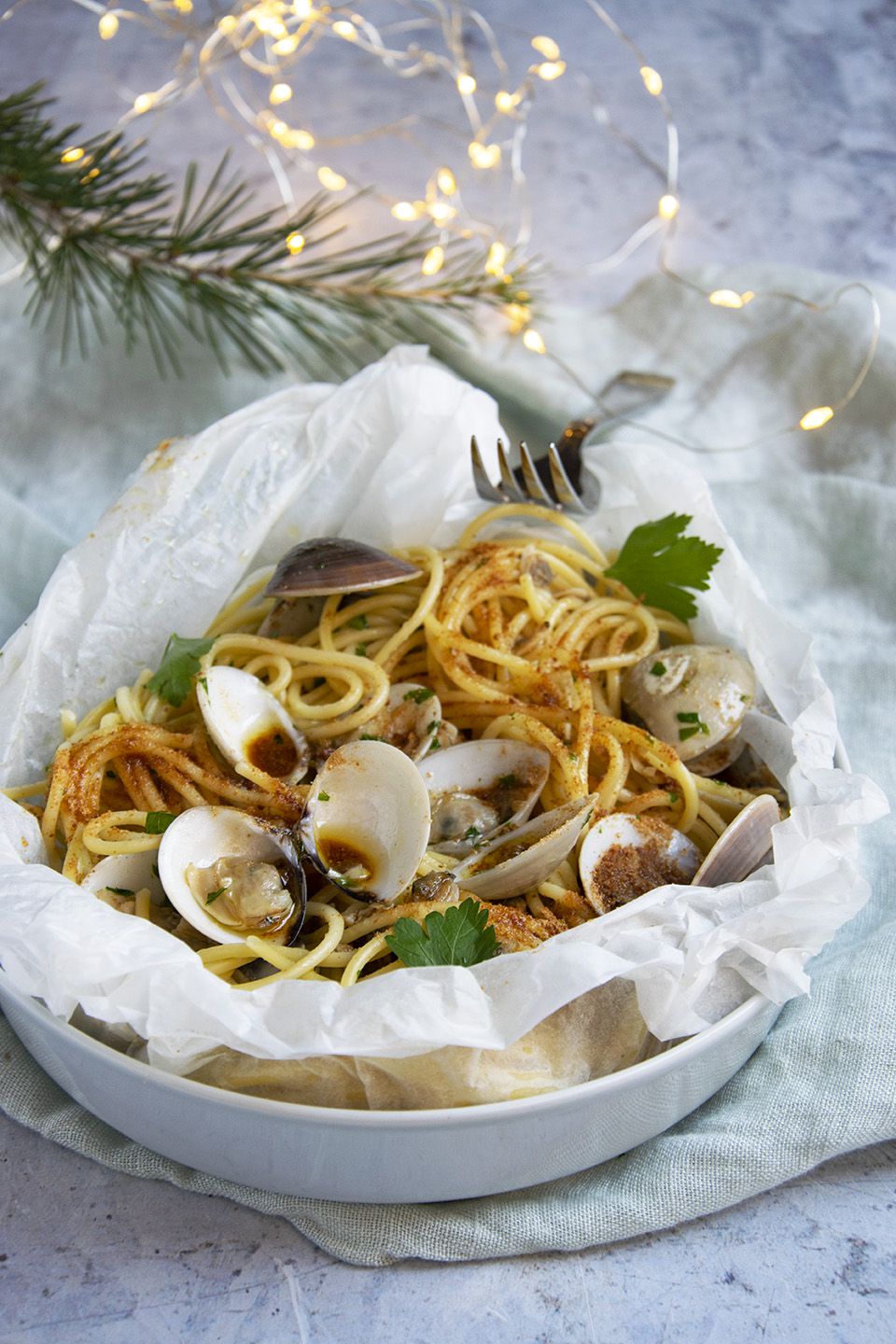 Spaghetti al cartoccio con vongole e bottarga – IlGattoGhiotto.it